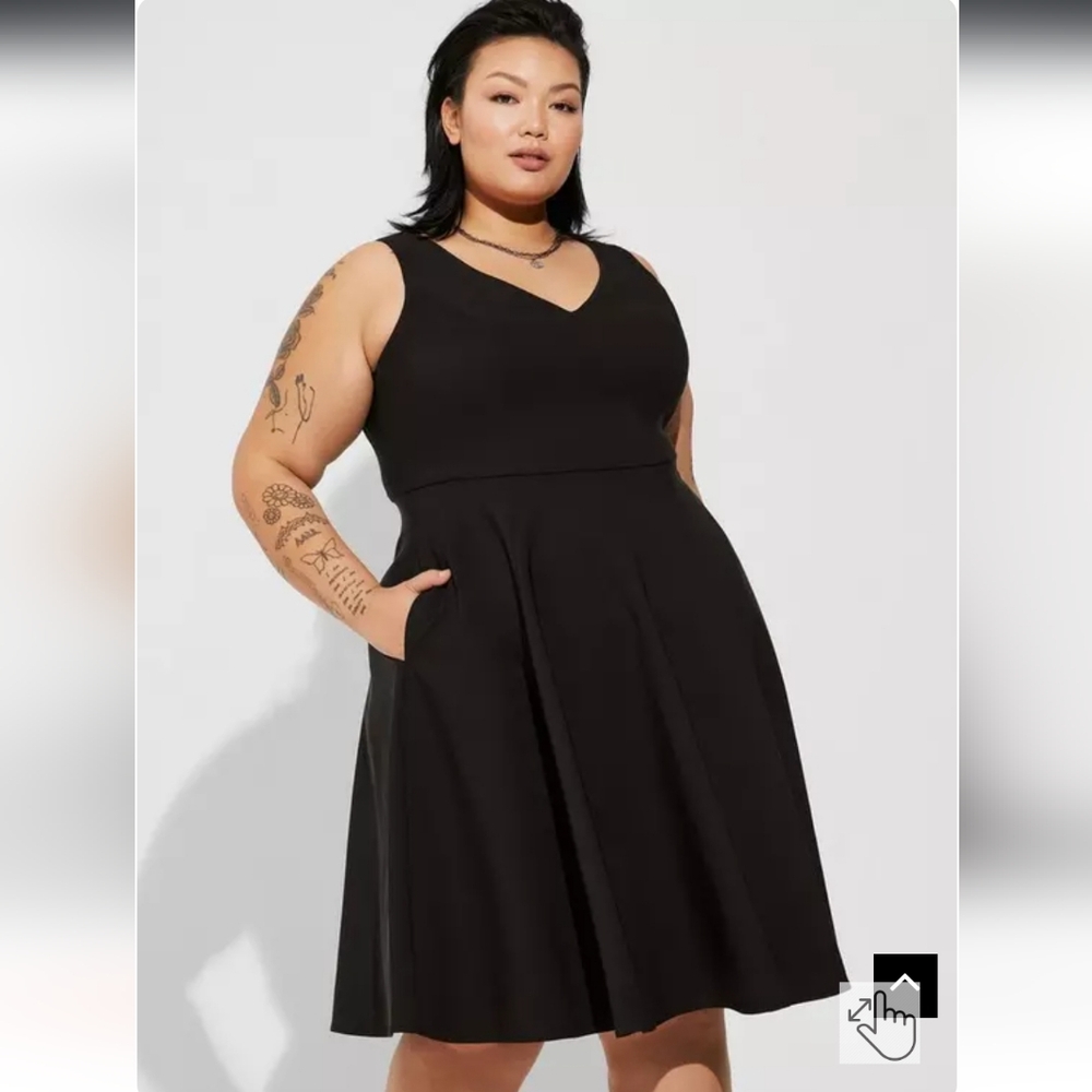 NWT At The Knee Studio Refined Crepe Skater Dress